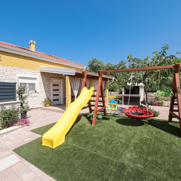 Hidden Oasis , Hidden Oasis  Vir