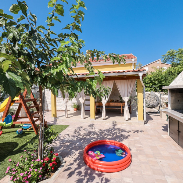 Hidden Oasis , Hidden Oasis  Vir