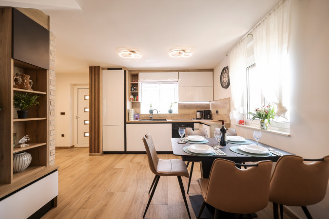 Interior, Hidden Oasis  Vir