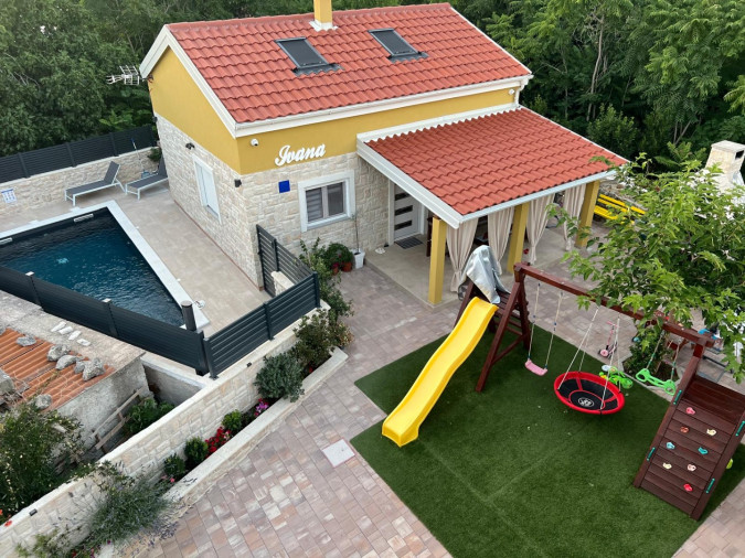 Hidden Oasis , Hidden Oasis  Vir