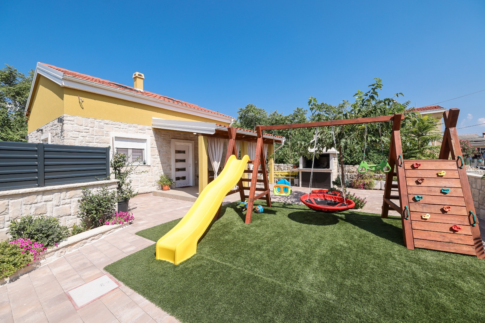 Holiday house Hidden Oasis - Peaceful Stay and Prime Location — Steps from the Beach, Hidden Oasis  Vir